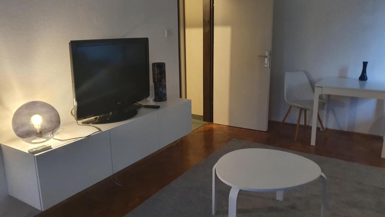 Apartment Sretni Dimnjacar Osijek Exterior foto